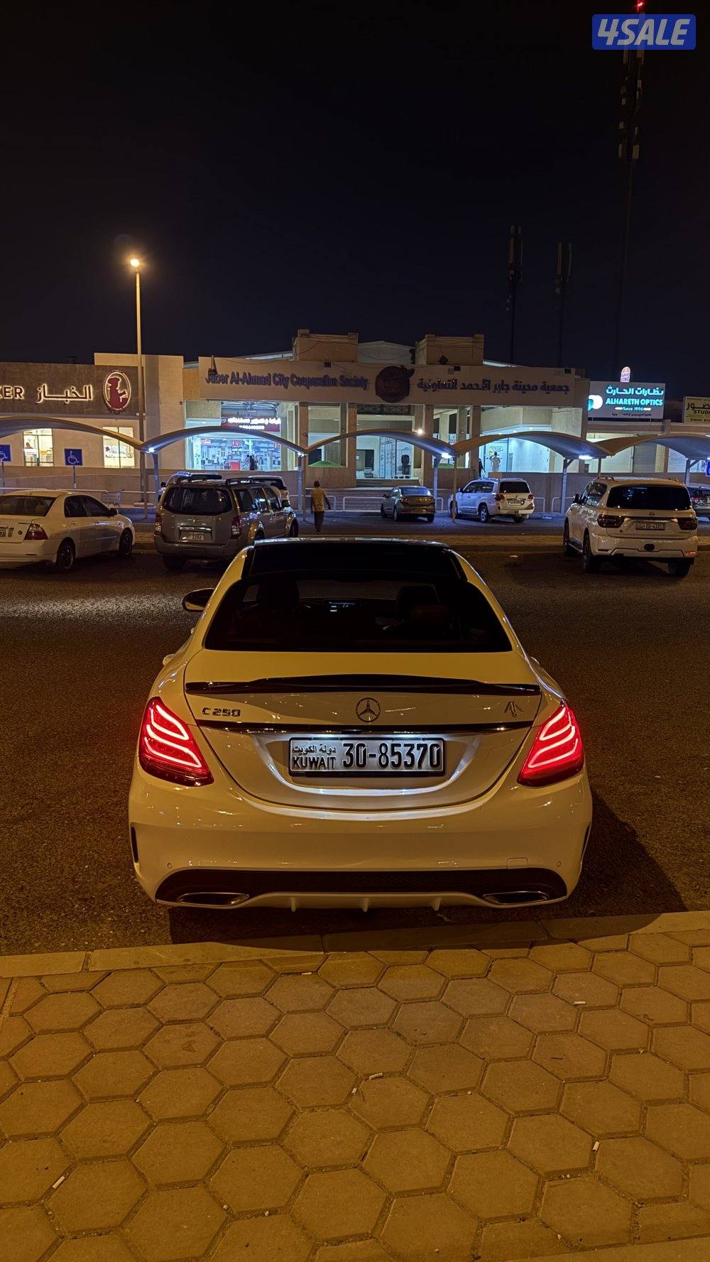 للبيع مرسيدس c250 عليها بدي كت amg بالكامل ماشيه 250 الف4
