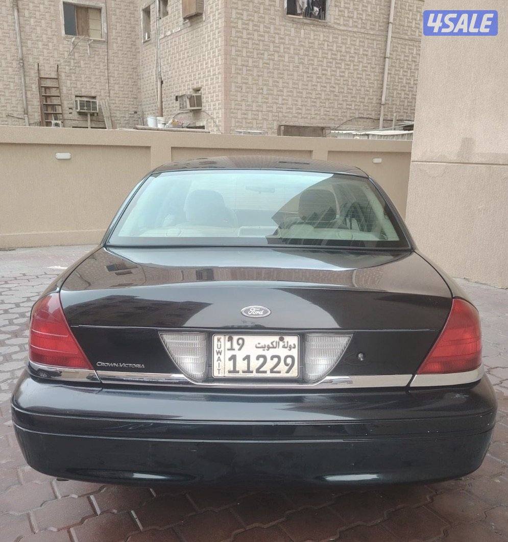 للبيع فورد كروان فيكتوريا 20102