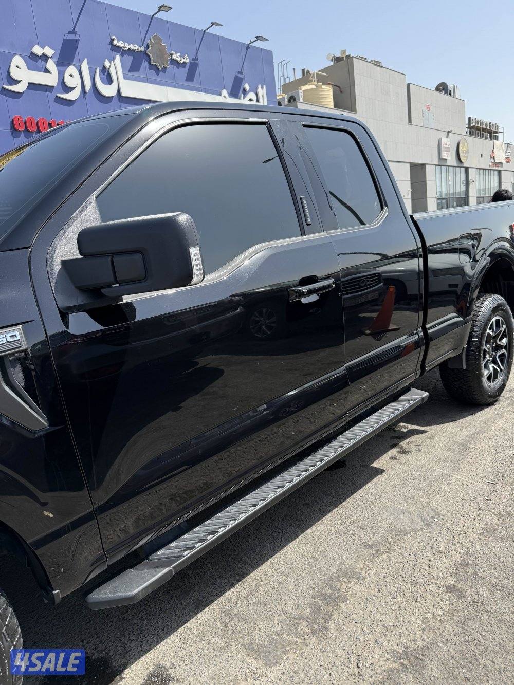 للبيع وانيت فورد FX4  قماره ونص موديل 2023 اللون اسود ملكي شرط الفحص1