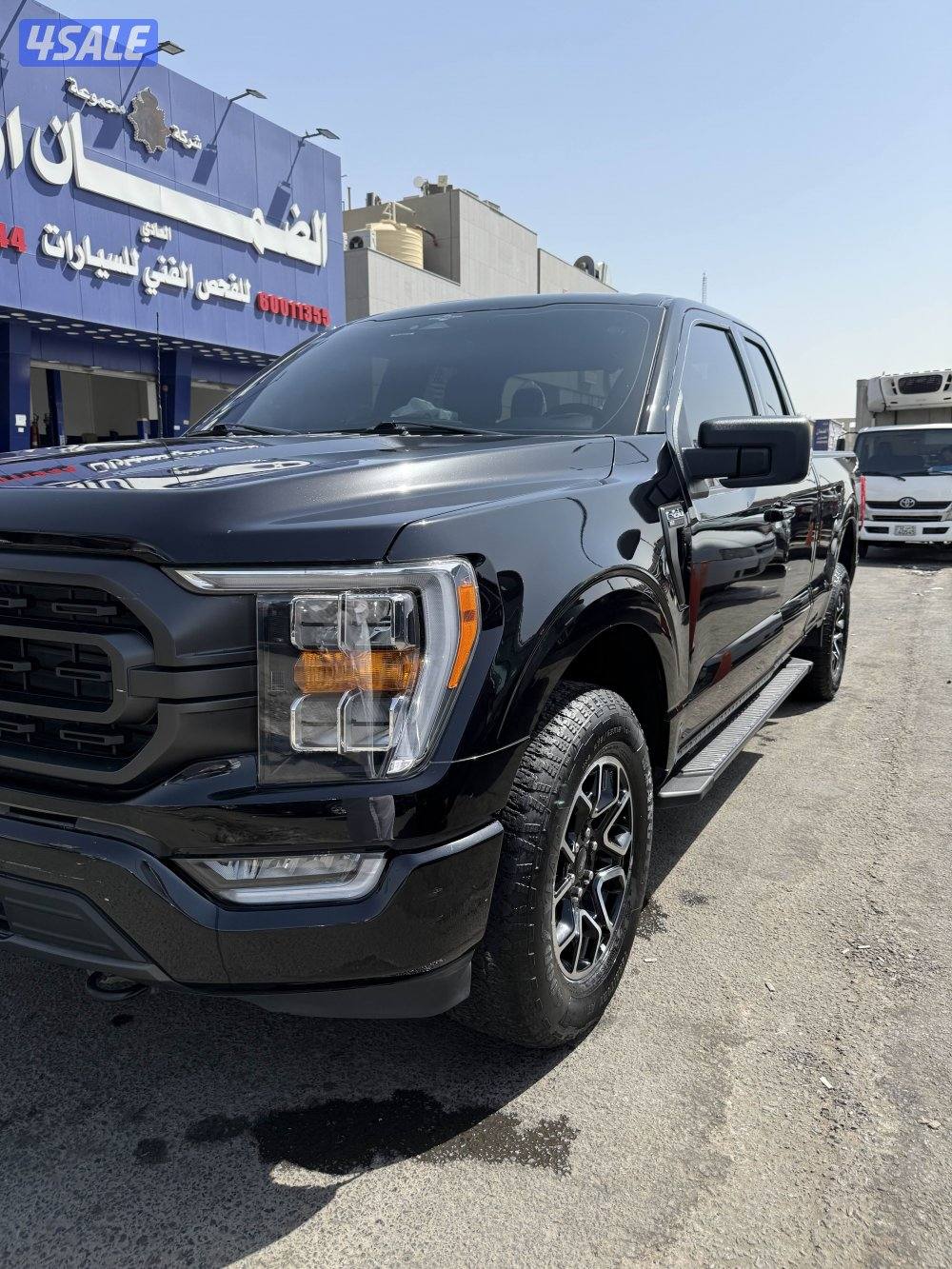 للبيع وانيت فورد FX4  قماره ونص موديل 2023 اللون اسود ملكي شرط الفحص0