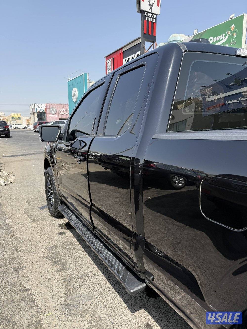 للبيع وانيت فورد FX4  قماره ونص موديل 2023 اللون اسود ملكي شرط الفحص5