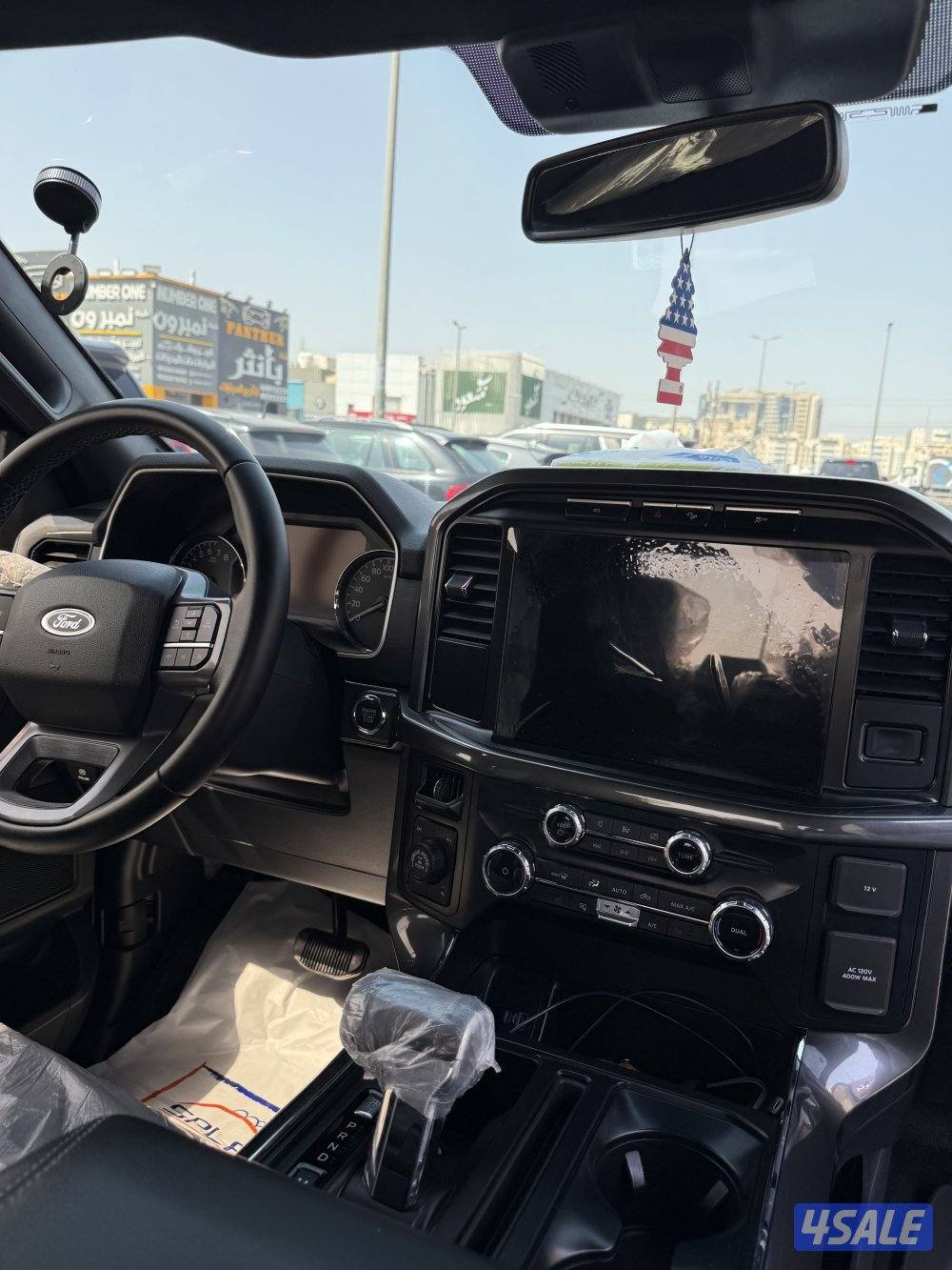 للبيع وانيت فورد FX4  قماره ونص موديل 2023 اللون اسود ملكي شرط الفحص8