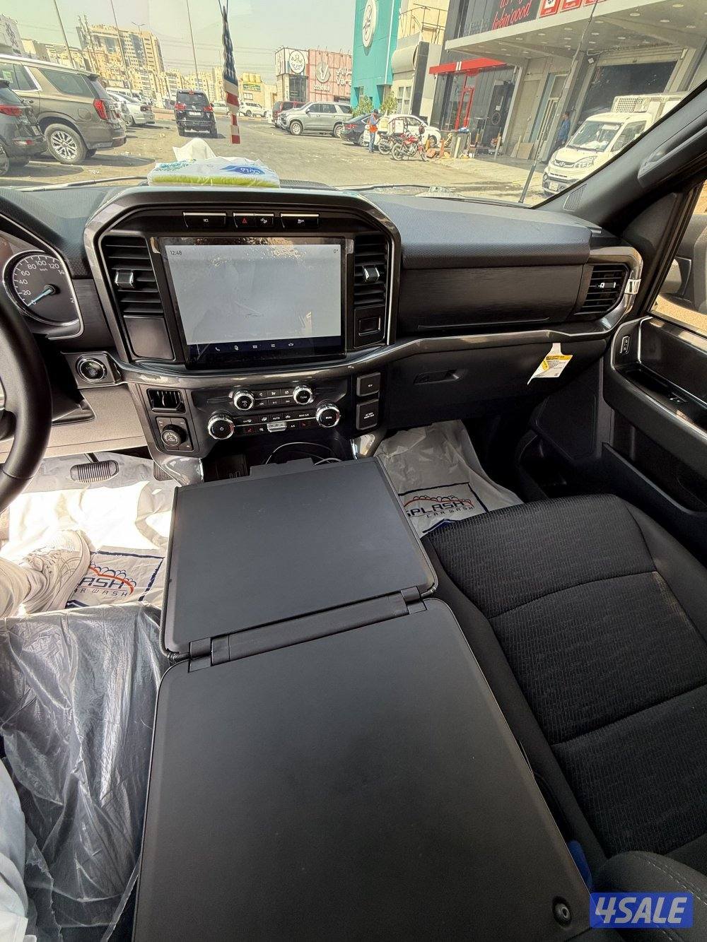 للبيع وانيت فورد FX4  قماره ونص موديل 2023 اللون اسود ملكي شرط الفحص10