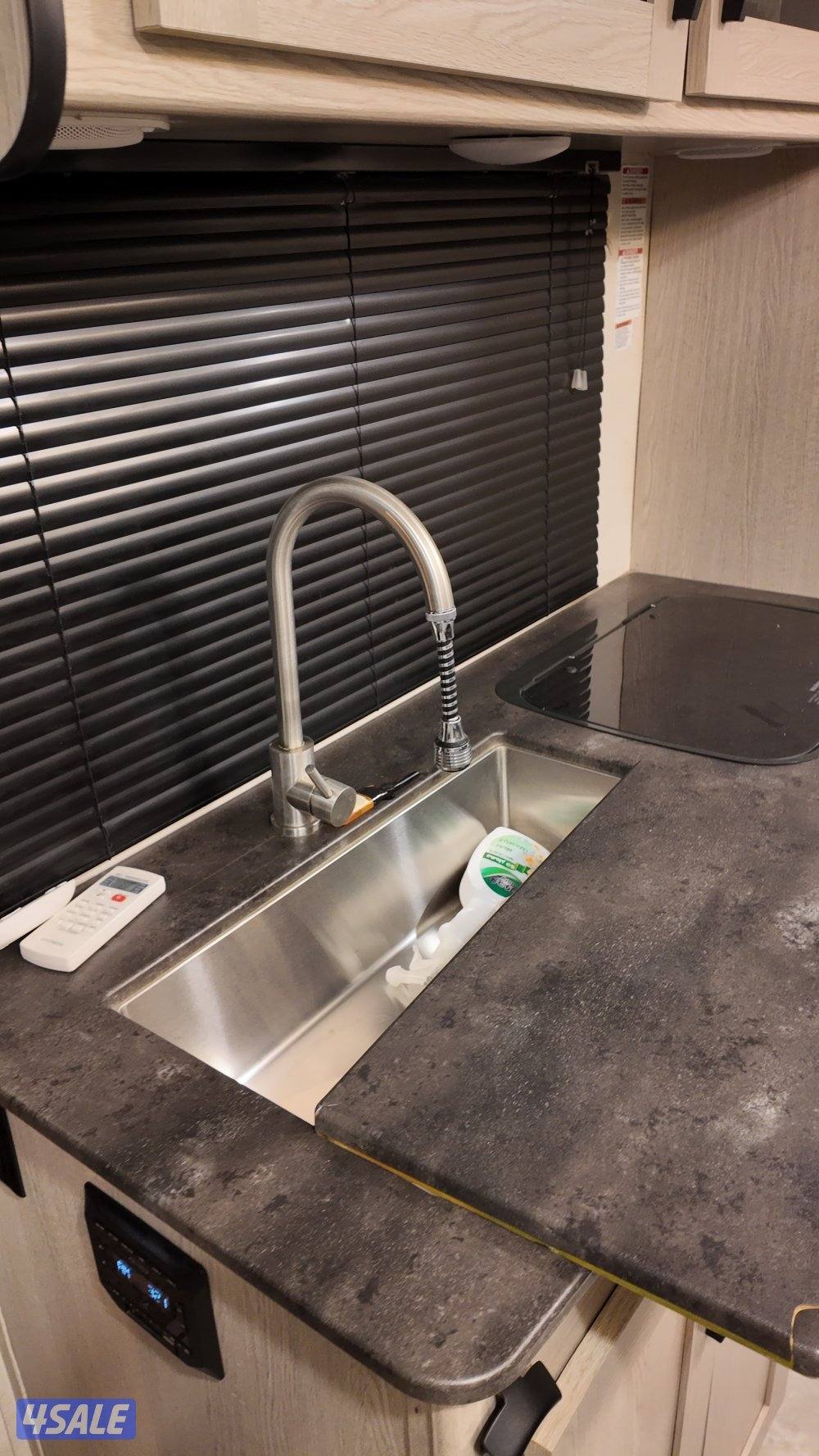 كرفان امريكي ماركة كوتش مان 2022 نوع ايبكس نانو7