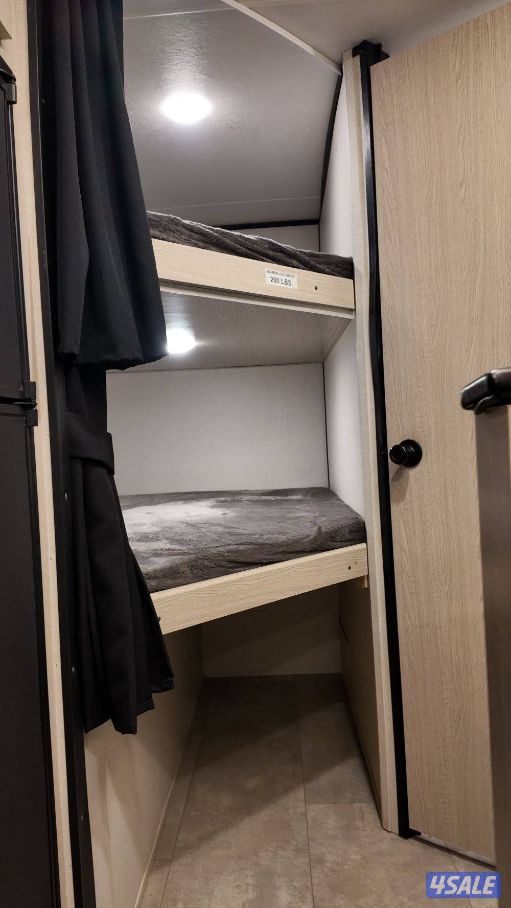 كرفان امريكي ماركة كوتش مان 2022 نوع ايبكس نانو9