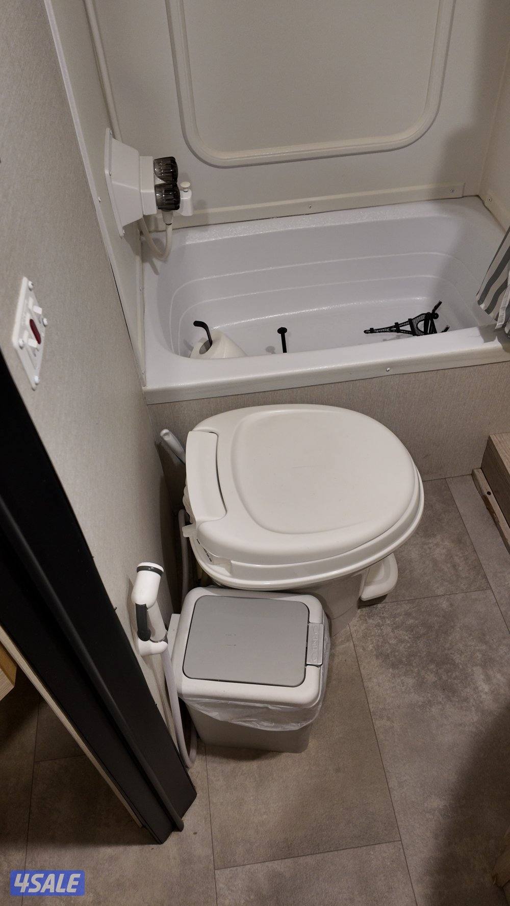 كرفان امريكي ماركة كوتش مان 2022 نوع ايبكس نانو11