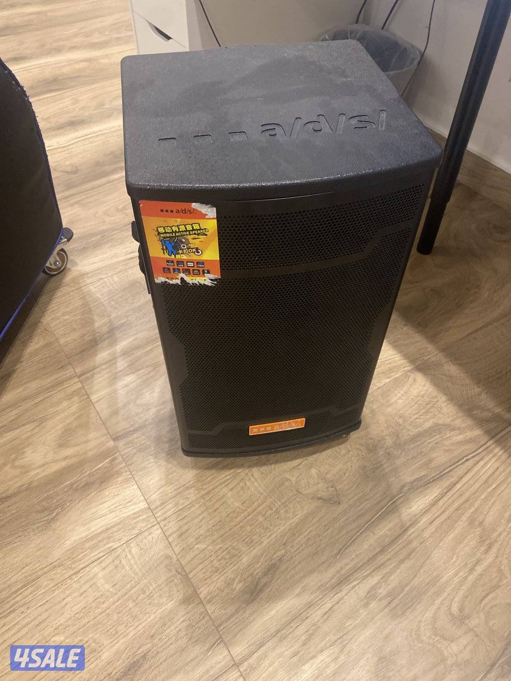 للبيع سماعة ٢٠٠٠ واط معا كامل اغراضه معا مايكين و شاحن للسماعه2