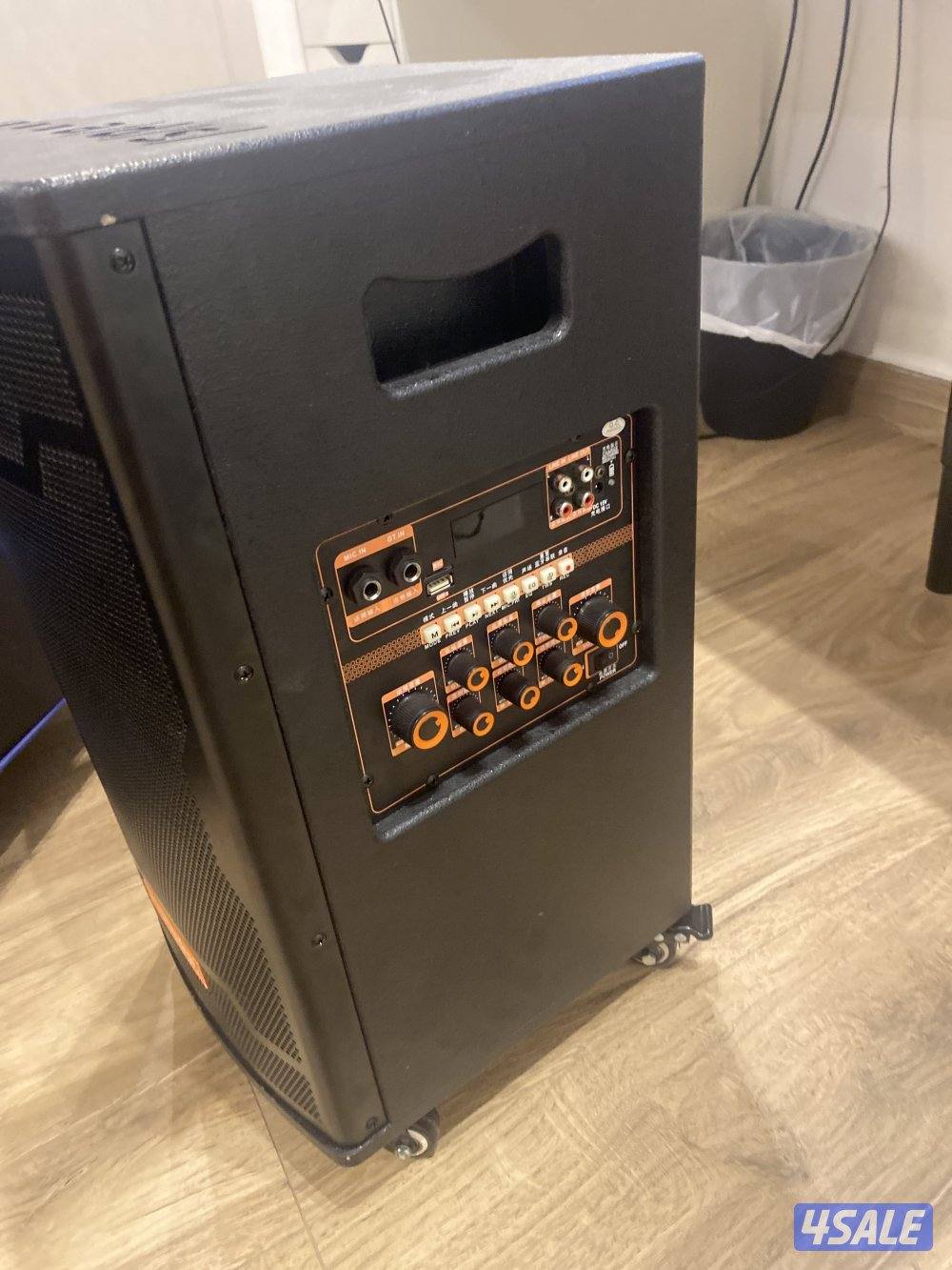 للبيع سماعة ٢٠٠٠ واط معا كامل اغراضه معا مايكين و شاحن للسماعه3