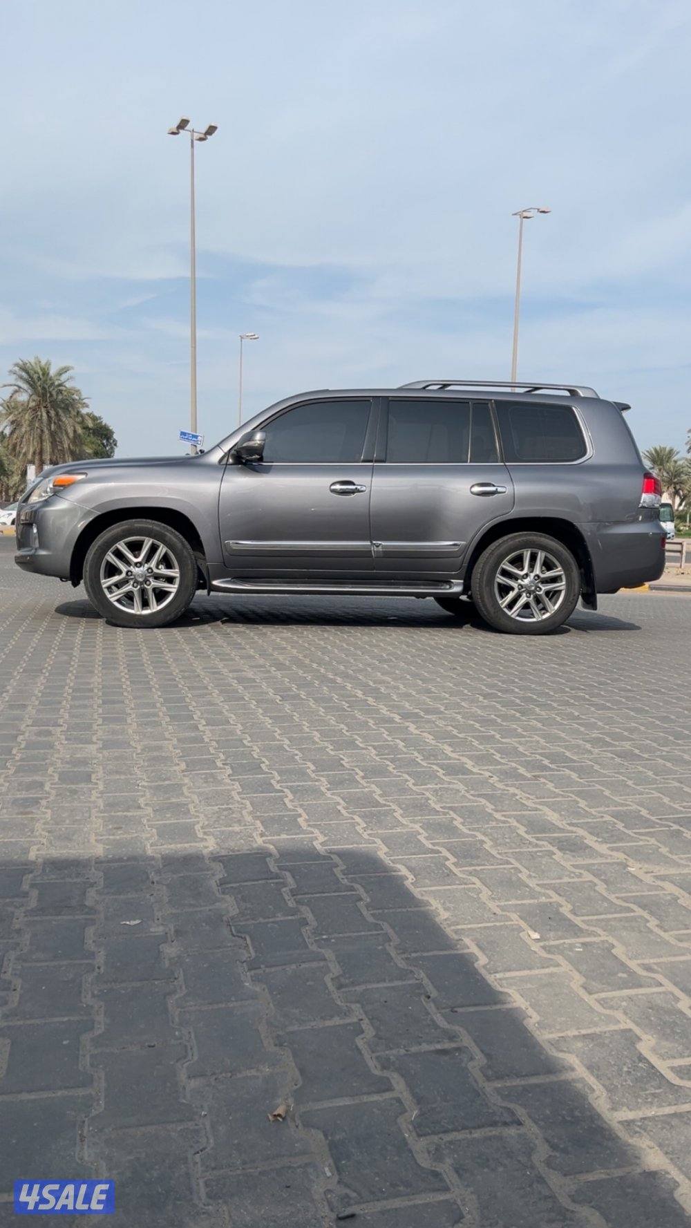 للبيع جيب لكزس موديل ٢٠١٤ الدرجه الثانيه صبغ الوكاله1