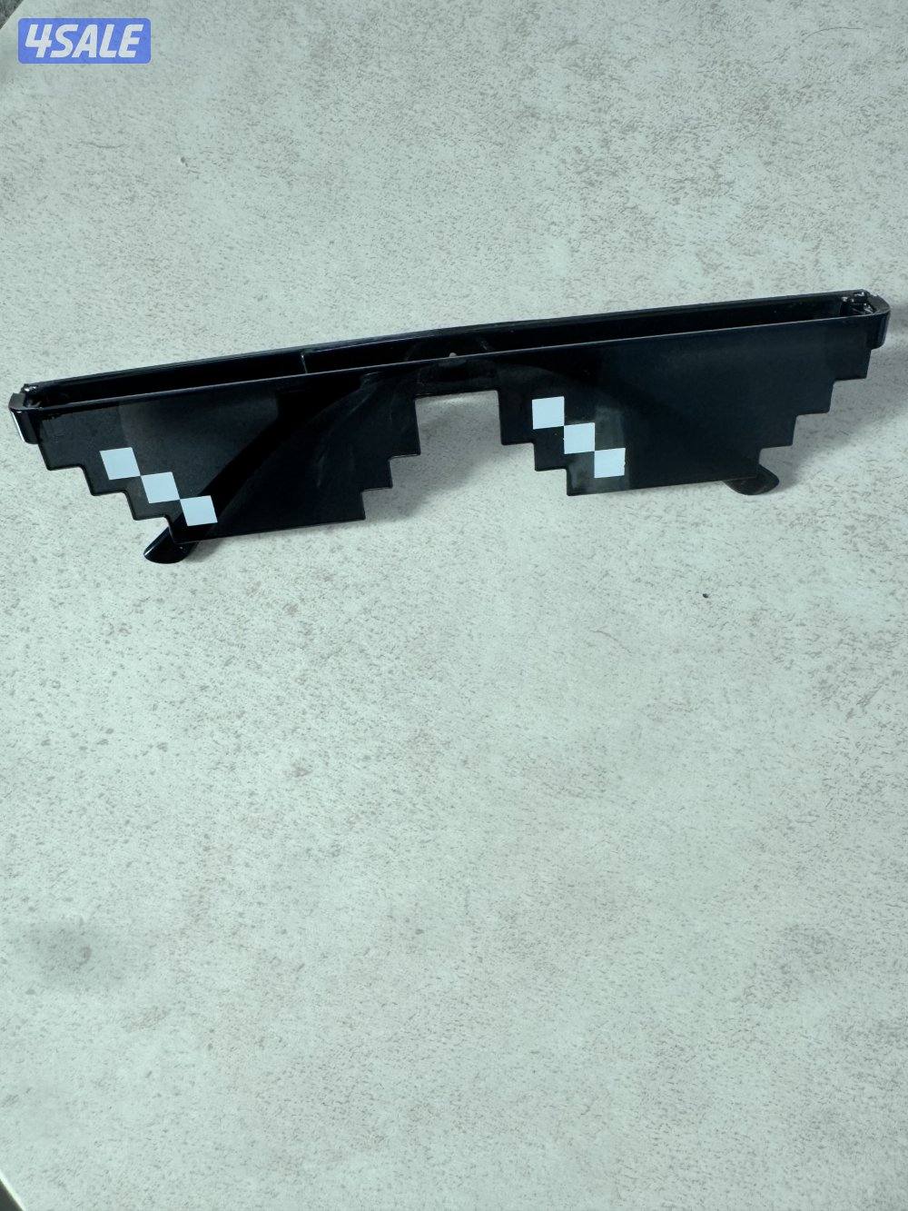 Sunglasses with 1 stripe or 22