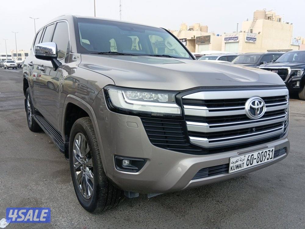 لاند كروزر VX  موديل 2022 صبغ الوكالة ماعدا مدقر امامي يمين شرط الفحص0