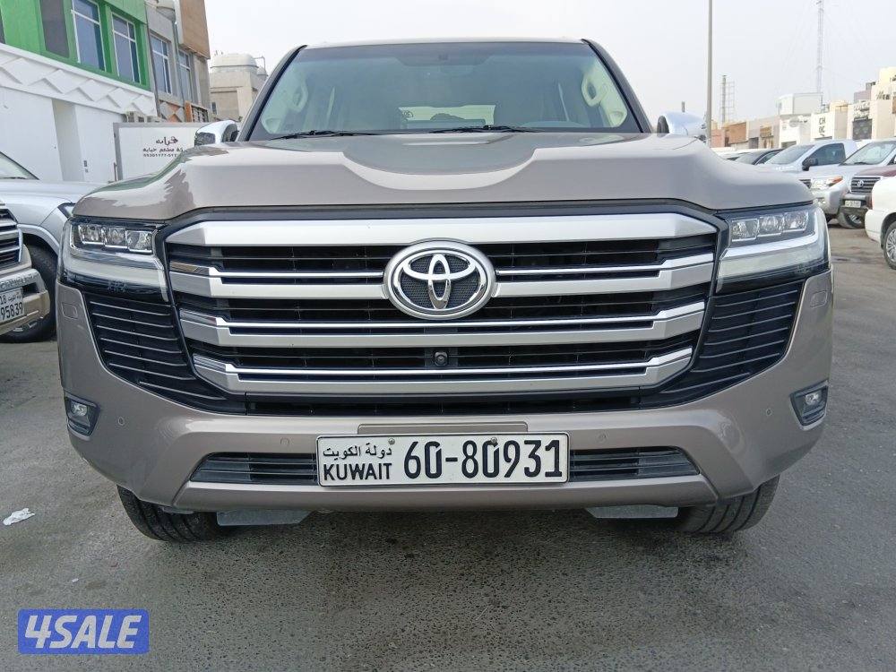 لاند كروزر VX  موديل 2022 صبغ الوكالة ماعدا مدقر امامي يمين شرط الفحص2