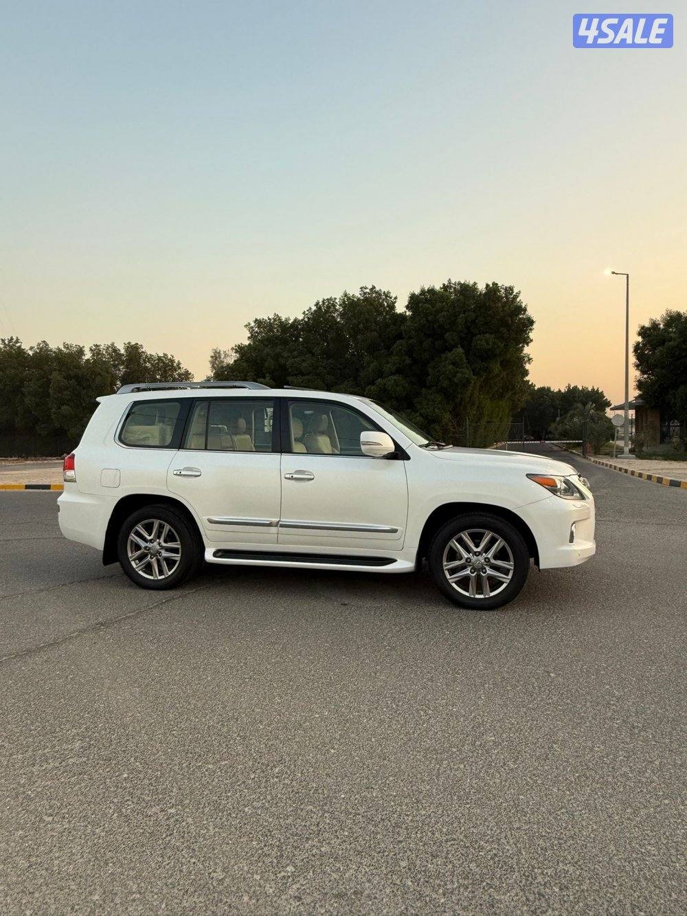 لكزس LX570 الساير 2013 درجه ثانيه عداد 258 الف0