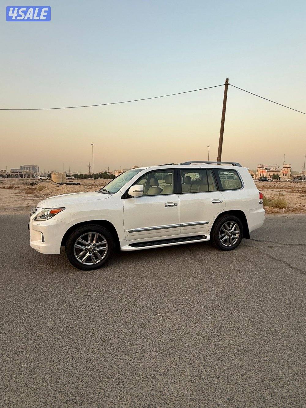 لكزس LX570 الساير 2013 درجه ثانيه عداد 258 الف3