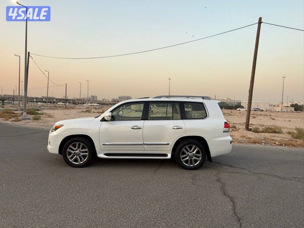 لكزس LX570 الساير 2013 درجه ثانيه عداد 258 الف4