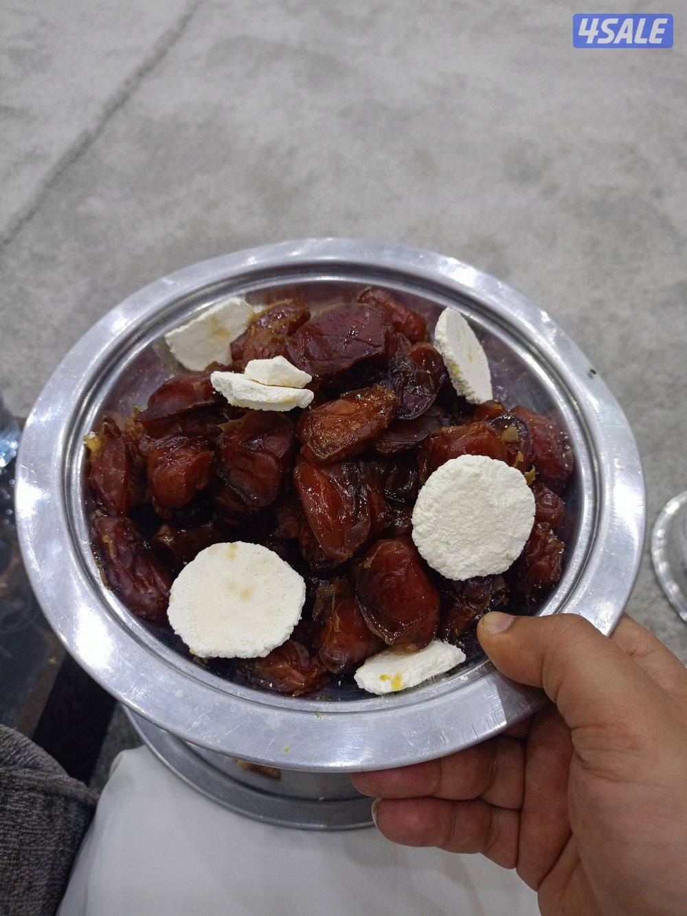 للبيع تلفزيون سامسونج qled4k مع الوجار 98 بوصه0