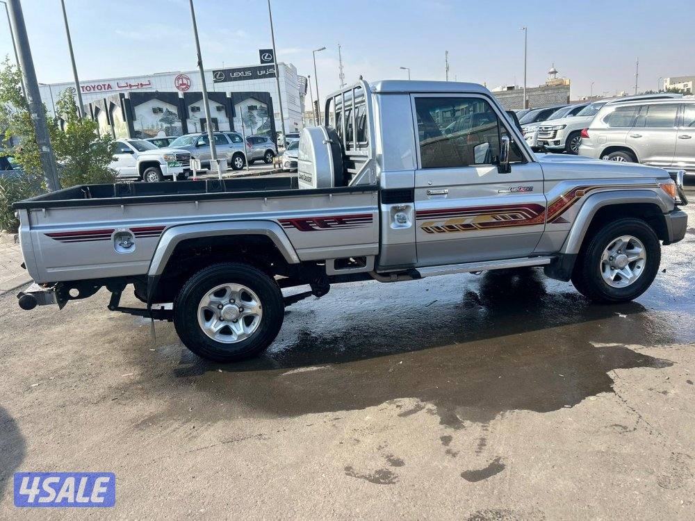 تويوتا لاند كروزر شاص LX .V62