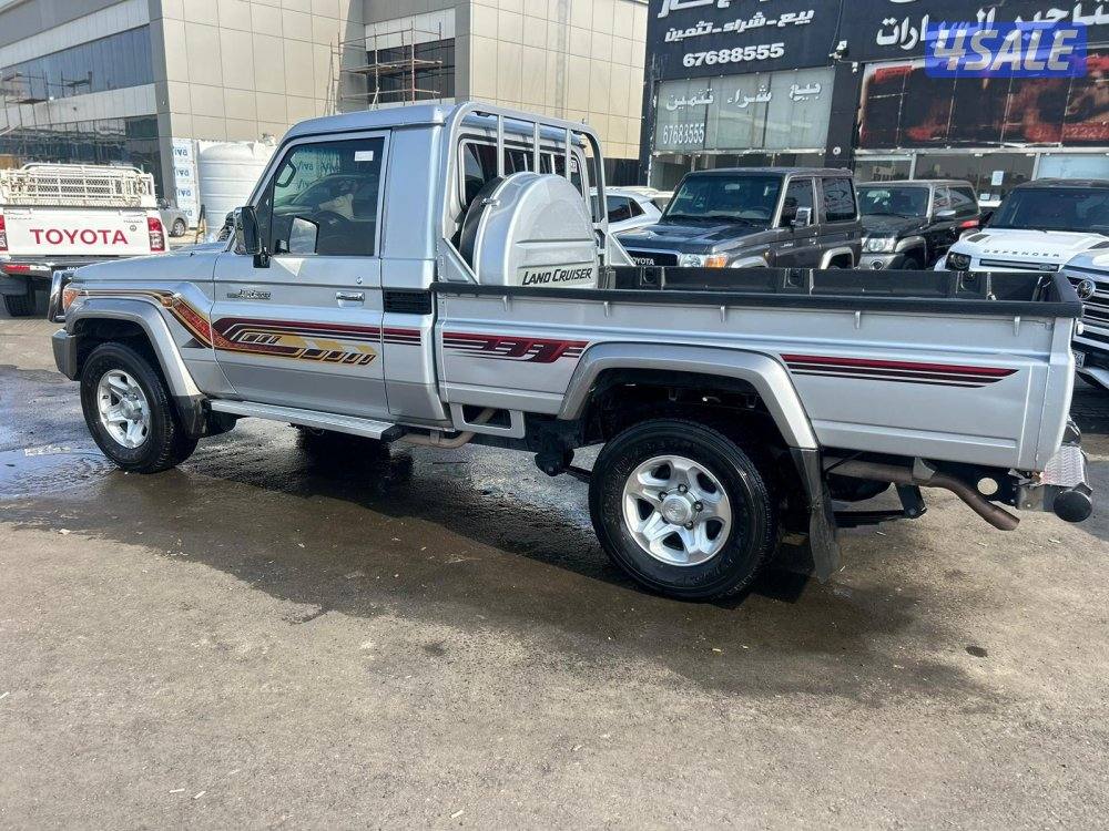 تويوتا لاند كروزر شاص LX .V63