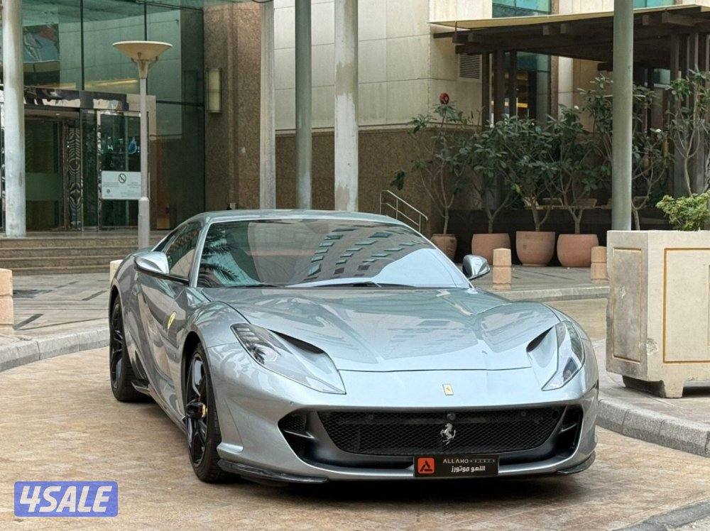 فيراري812 SUPERFAST موديل2019 عداد22الف وارد الزياني تحت الكفاله1