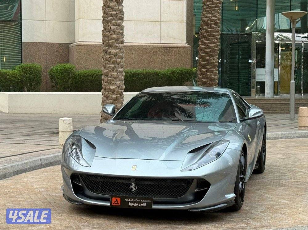 فيراري812 SUPERFAST موديل2019 عداد22الف وارد الزياني تحت الكفاله0