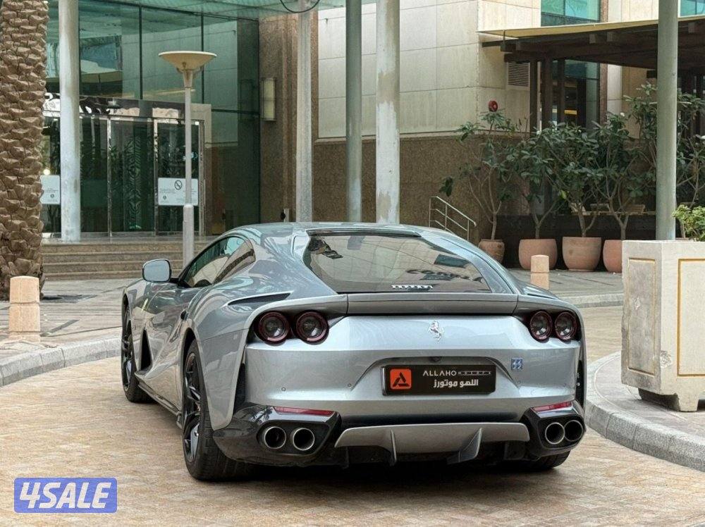 فيراري812 SUPERFAST موديل2019 عداد22الف وارد الزياني تحت الكفاله2