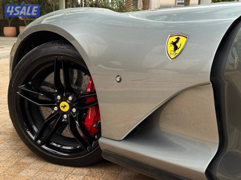فيراري812 SUPERFAST موديل2019 عداد22الف وارد الزياني تحت الكفاله4