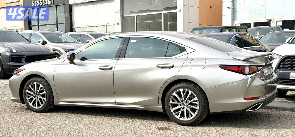 لكزس ES 350  الساير 2023 تحت الكفالة6