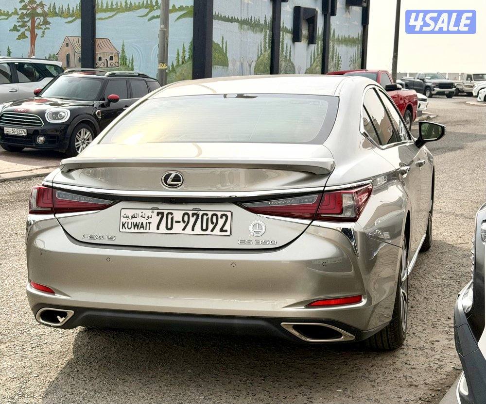 لكزس ES 350  الساير 2023 تحت الكفالة7