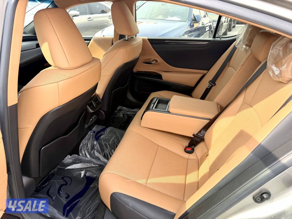 لكزس ES 350  الساير 2023 تحت الكفالة8