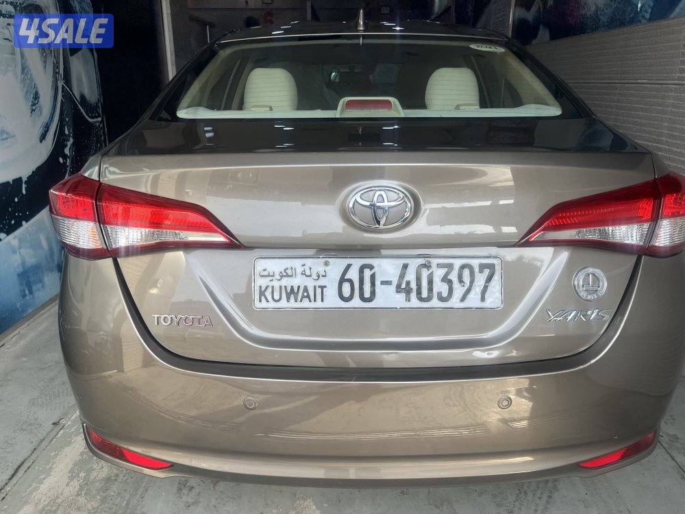 للبيع توياتا يارس 20216