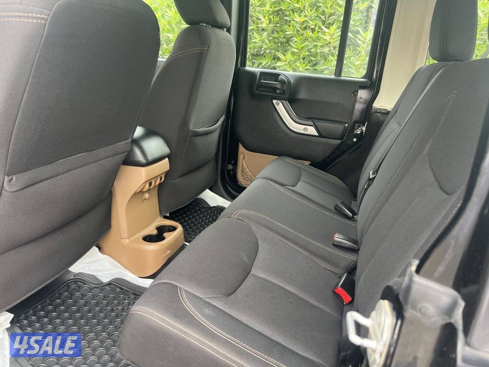 للبيع جيب رانجلر صحاري ماشي 209 صبغ وكاله اللون اسود موديل 2013 بحالة1