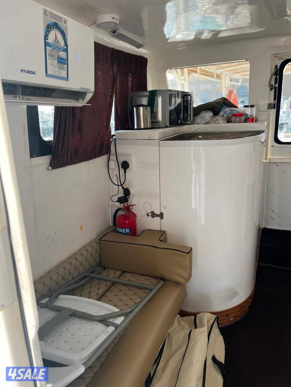 للبيع طراد بن ظبوي 38 قدم موديل 22 مكاين 300  سوزوكي1