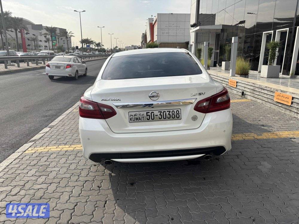 للبيع نيسان التيما موديل 2018 بحاله ممتازه فل ما عدا فتحه1