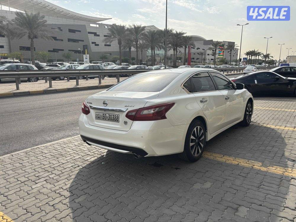 للبيع نيسان التيما موديل 2018 بحاله ممتازه فل ما عدا فتحه7