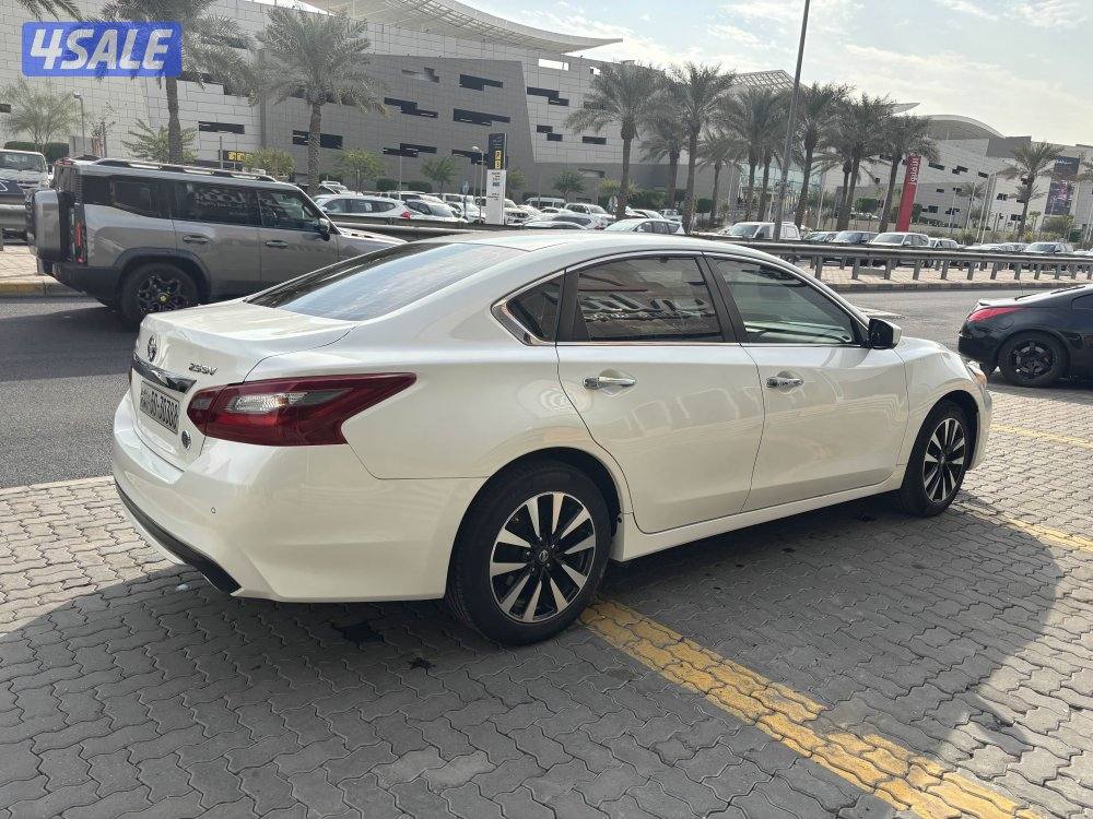 للبيع نيسان التيما موديل 2018 بحاله ممتازه فل ما عدا فتحه12