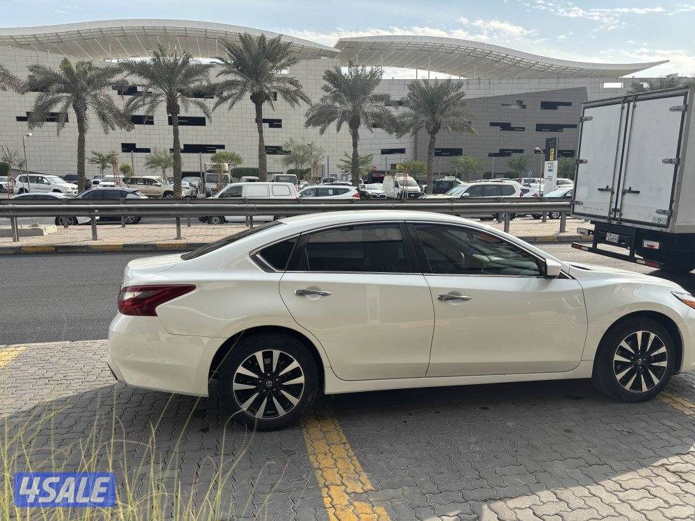 للبيع نيسان التيما موديل 2018 بحاله ممتازه فل ما عدا فتحه13