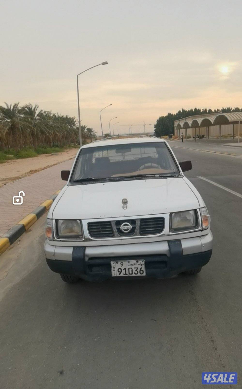 للبيع سيارة نيسان ددسن0