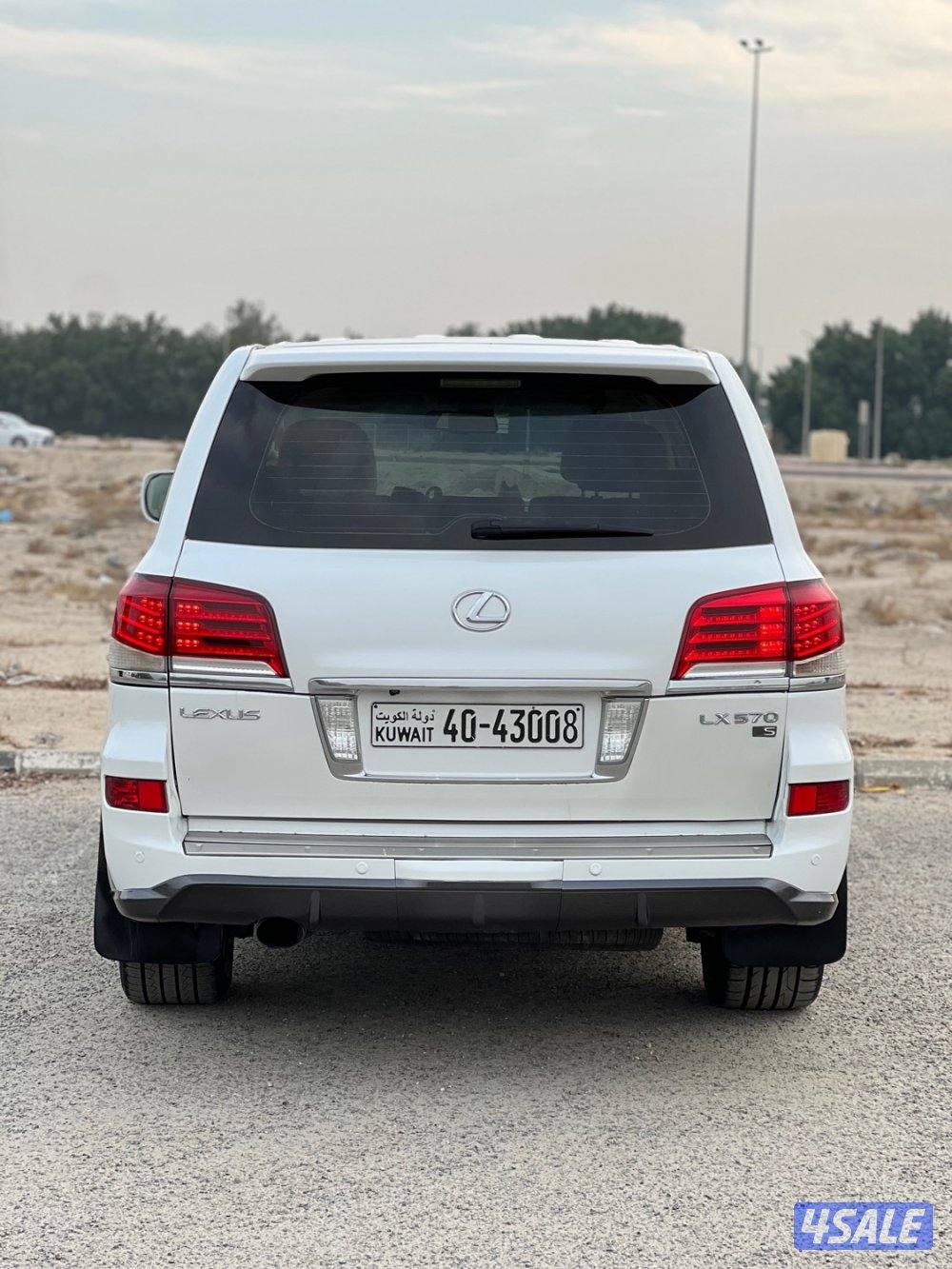 للبيع جيب لكزس Lx570 موديل 2013 من داخل بيج عداد 400 شرط الفحص5