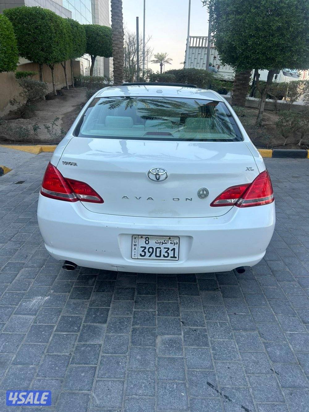 تويوتا افالون موديل ٢٠١٠ ماشي ١٠٥ الف كم0