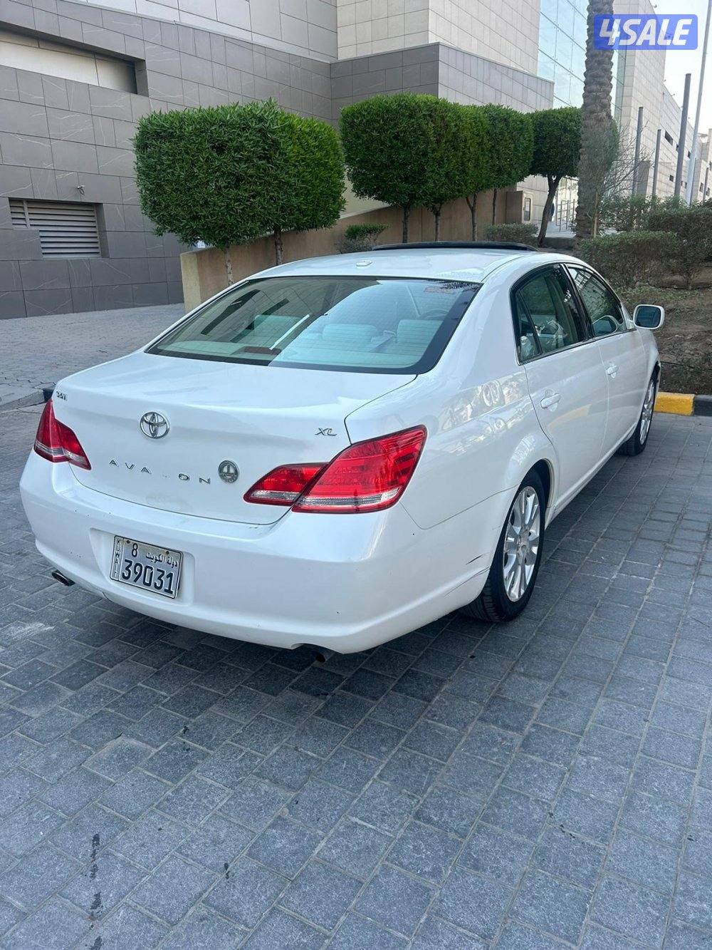 تويوتا افالون موديل ٢٠١٠ ماشي ١٠٥ الف كم3