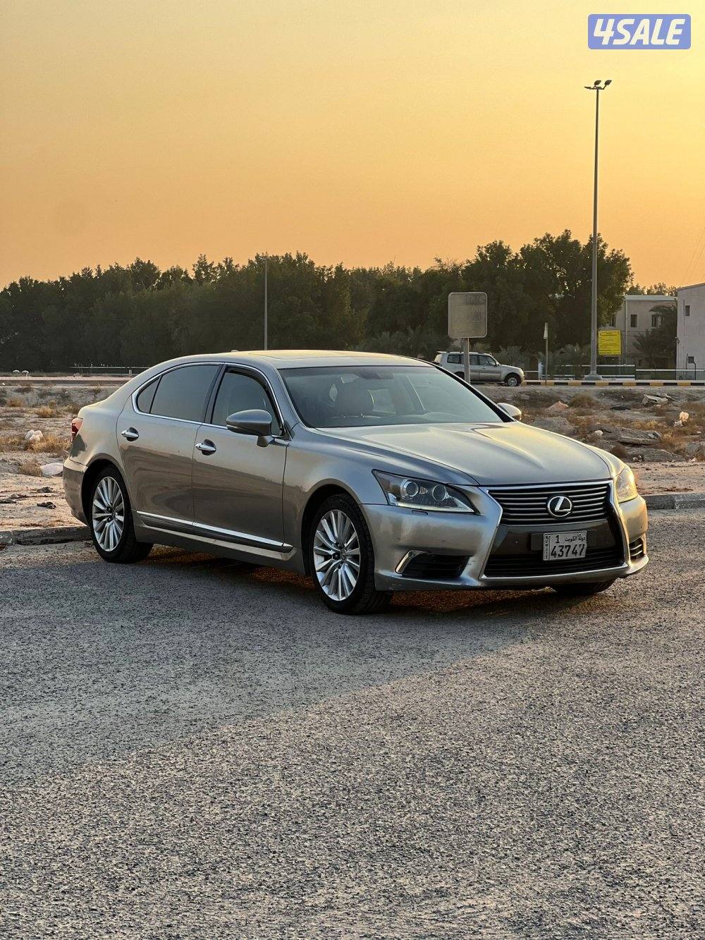 للبيع لكزس 460 LSموديل 2014 وارد الساير ماشي2002