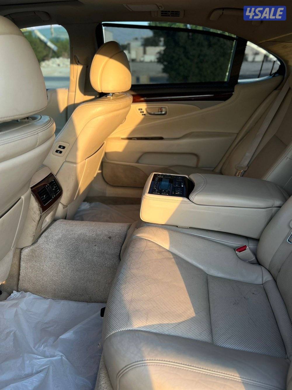 للبيع لكزس 460 LSموديل 2014 وارد الساير ماشي2009