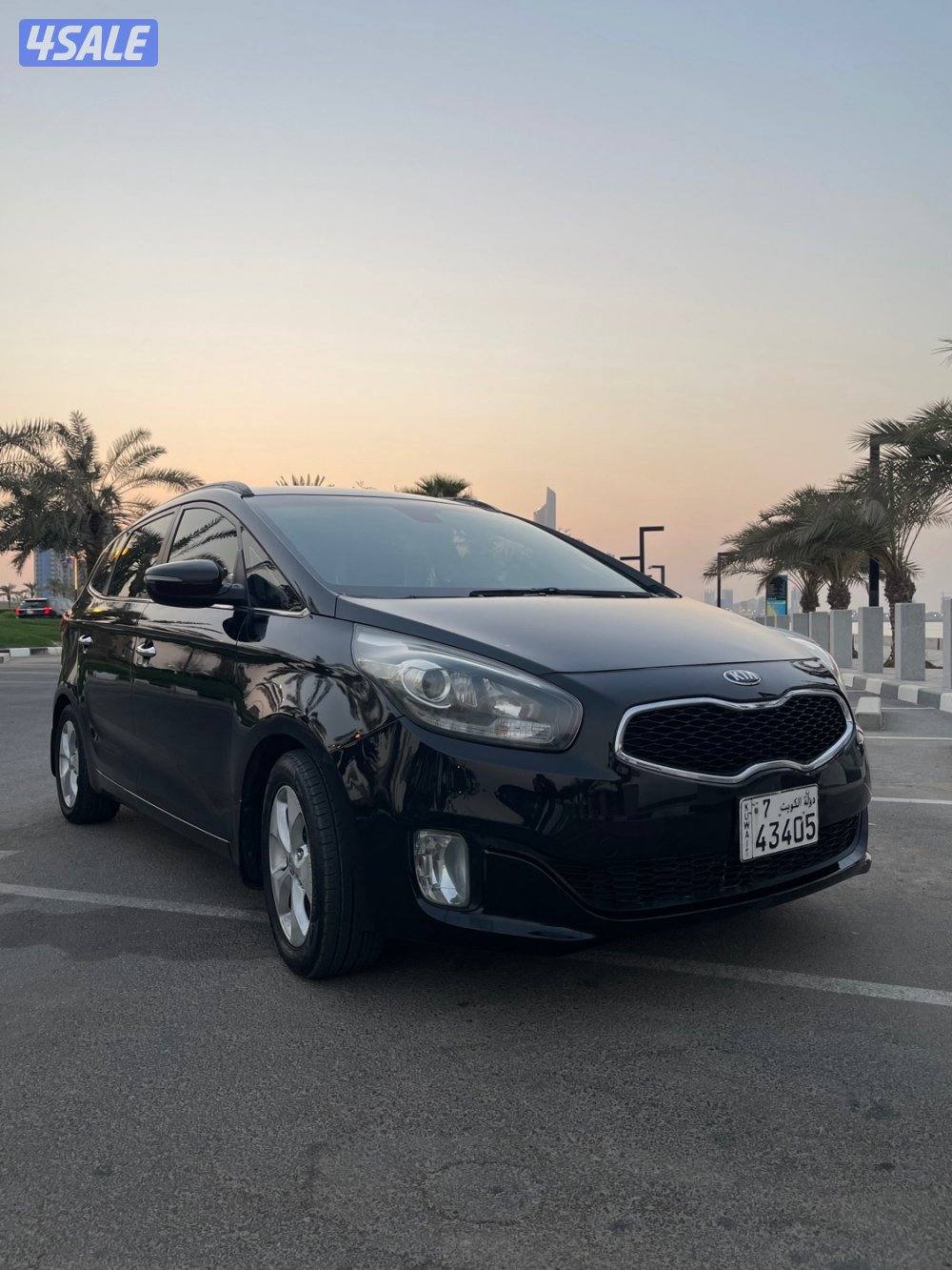كيا كارينز عداد 97 ألف بحالة ممتازه وسعر مناسب1