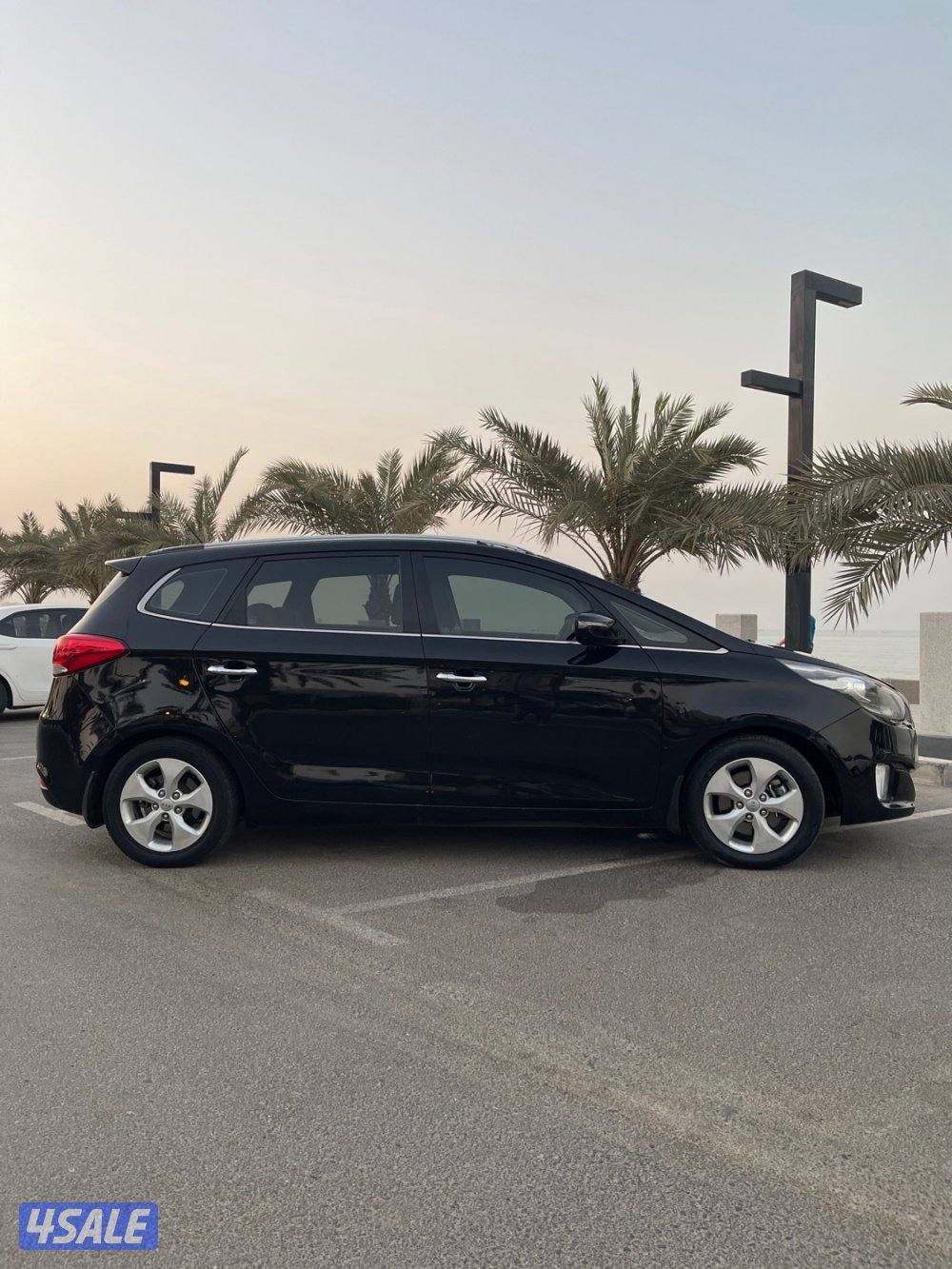 كيا كارينز عداد 97 ألف بحالة ممتازه وسعر مناسب3