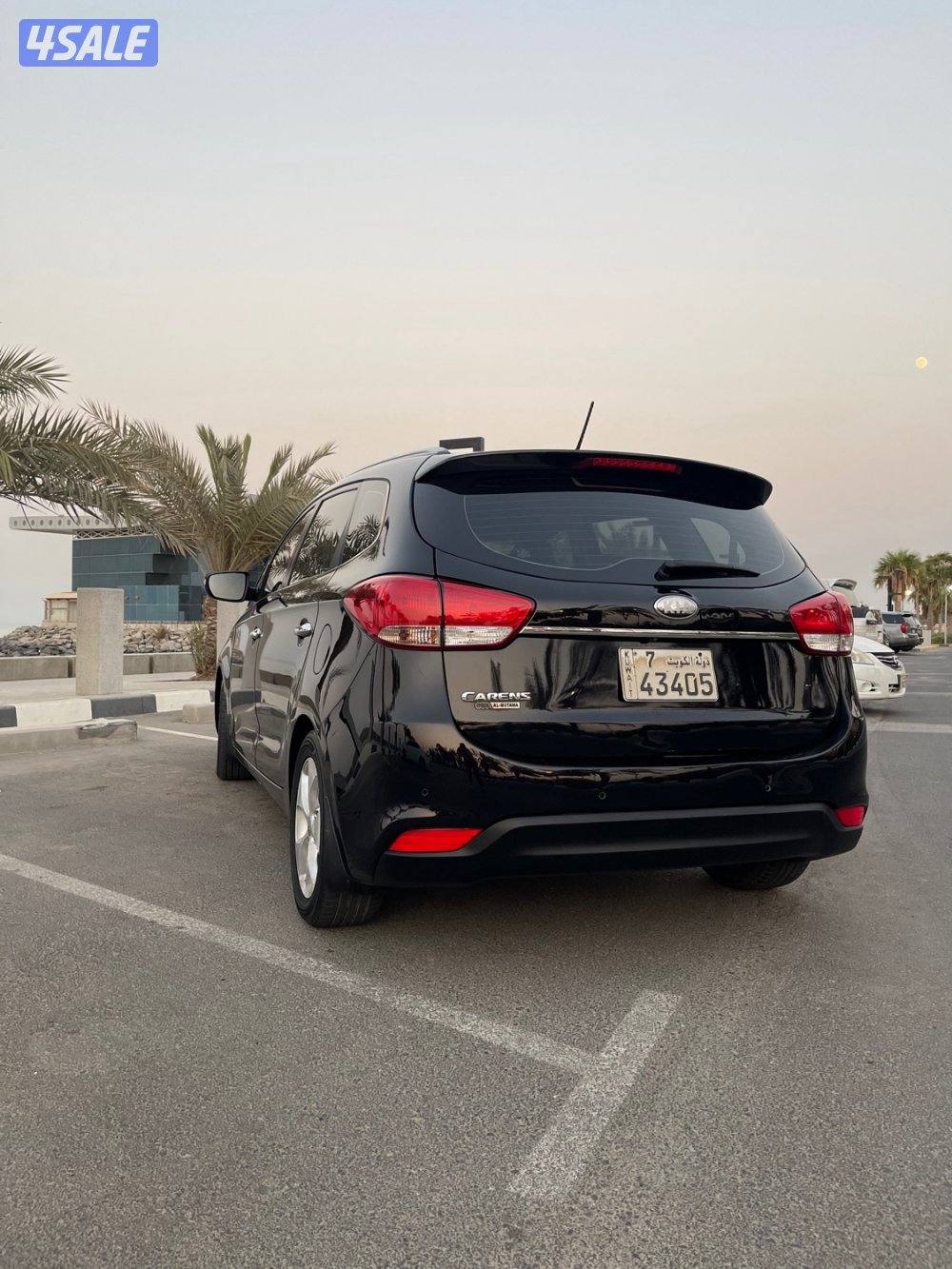 كيا كارينز عداد 97 ألف بحالة ممتازه وسعر مناسب5