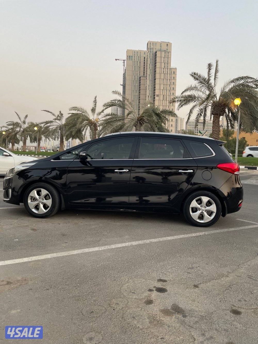 كيا كارينز عداد 97 ألف بحالة ممتازه وسعر مناسب6