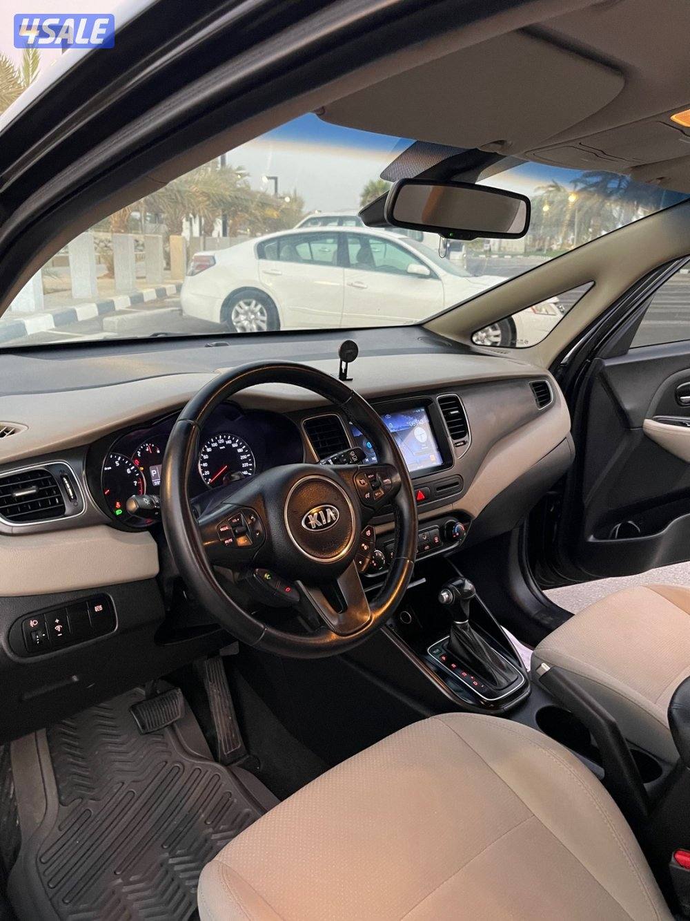 كيا كارينز عداد 97 ألف بحالة ممتازه وسعر مناسب8