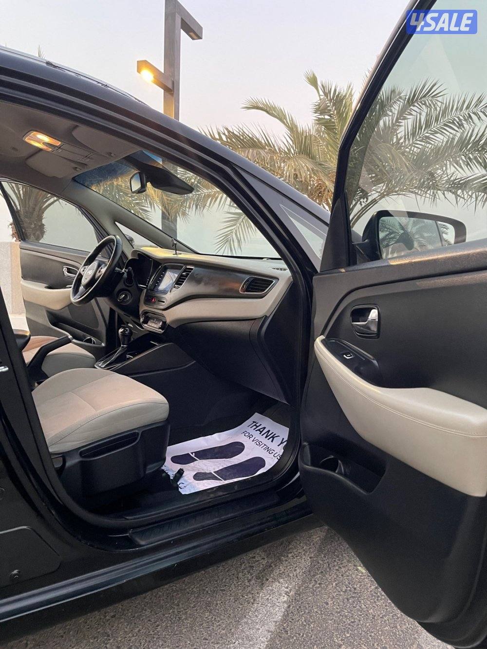 كيا كارينز عداد 97 ألف بحالة ممتازه وسعر مناسب11