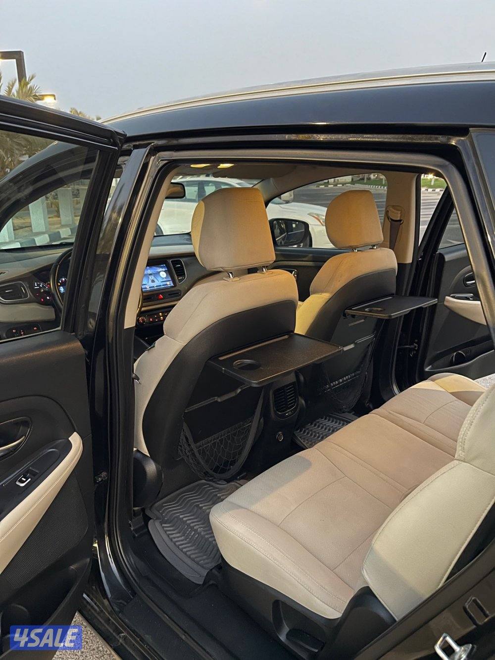 كيا كارينز عداد 97 ألف بحالة ممتازه وسعر مناسب13