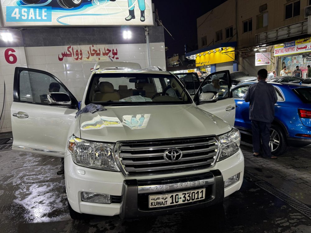 لاندكروزر ٢٠١١1